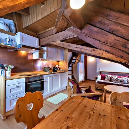 Chesa La Cuntainta - *