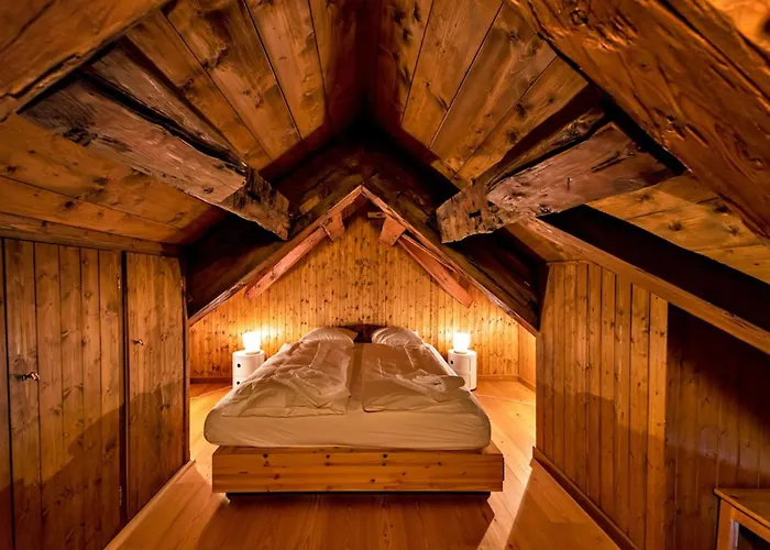 Chesa La Cuntainta - *