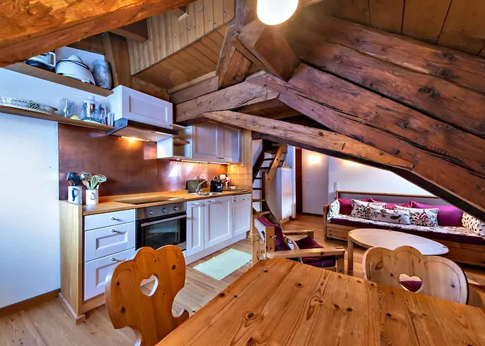 Chesa La Cuntainta - *